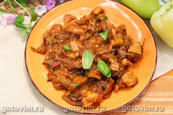 Рагу из свинины с печеными перцами и кисло-сладким соусом Рагу из свинины с печеными перцами и кисло-сладким соусом