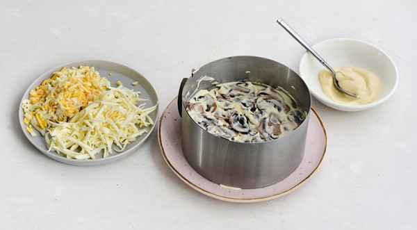 Салат с грибами и плавленым сыром, пошаговый рецепт с фото Салат с грибами и плавленым сыром, пошаговый рецепт с фото