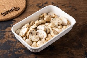 Шампиньоны с кедровыми орешками Шампиньоны с кедровыми орешками