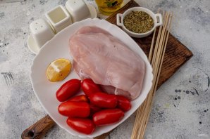 Шашлычки из индейки с помидорами черри в духовке