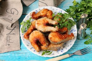 Щука в панировочных сухарях на сковороде