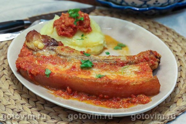 Свиная грудинка, запеченная в томатном маринаде Свиная грудинка, запеченная в томатном маринаде