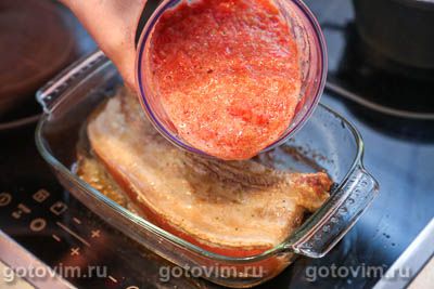 Свиная грудинка, запеченная в томатном маринаде Свиная грудинка, запеченная в томатном маринаде