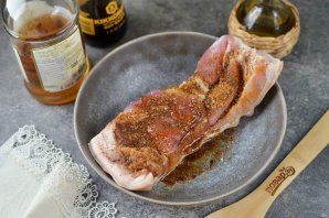 Свиная грудинка запечённая в пергаменте