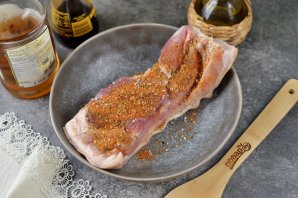 Свиная грудинка запечённая в пергаменте