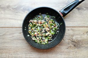 Свинина под теплой "шапочкой" запеченная с овощами