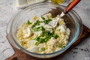 Сырники с базиликом и моцареллой