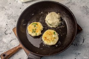 Сырники с базиликом и моцареллой