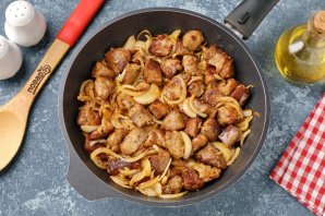 Тушёная свинина в сметанно-горчичном соусе