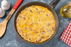 Тушёная свинина в сметанно-горчичном соусе