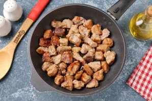 Тушёная свинина в сметанно-горчичном соусе