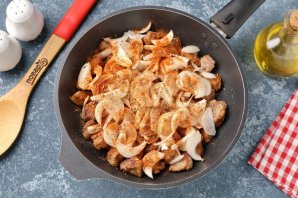 Тушёная свинина в сметанно-горчичном соусе