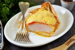 Запечённое куриное филе в лодочках из лаваша