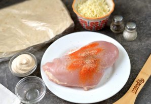 Запечённое куриное филе в лодочках из лаваша