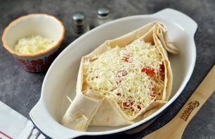 Запечённое куриное филе в лодочках из лаваша