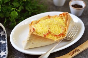 Запечённое куриное филе в лодочках из лаваша