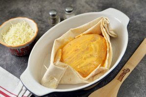 Запечённое куриное филе в лодочках из лаваша