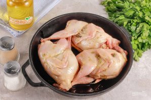 Запечённые перепела в медово-горчичном маринаде с чесноком