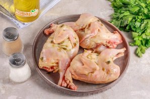 Запечённые перепела в медово-горчичном маринаде с чесноком