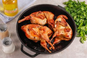 Запечённые перепела в медово-горчичном маринаде с чесноком