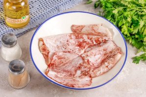 Жареная картошка с кальмарами на сковороде