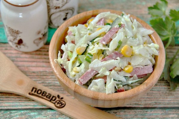 10 классных салатов с копченой колбасой        