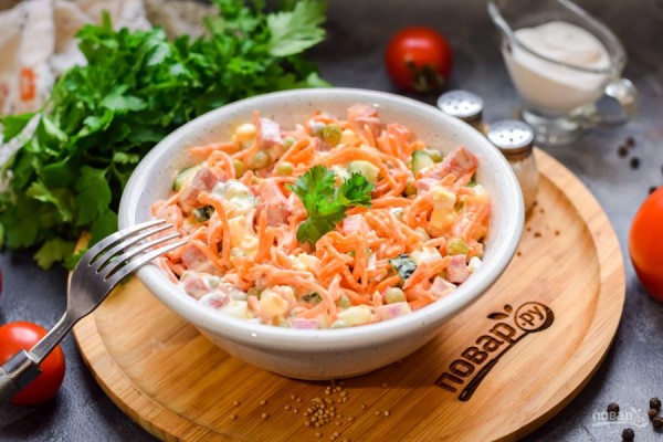 10 классных салатов с копченой колбасой 10 классных салатов с копченой колбасой
