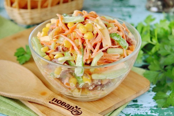 10 классных салатов с копченой колбасой        