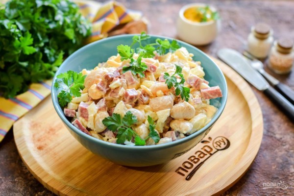 10 классных салатов с копченой колбасой 10 классных салатов с копченой колбасой