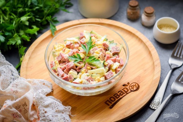 10 классных салатов с копченой колбасой 10 классных салатов с копченой колбасой