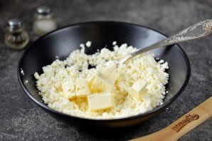 Брынза с маслом и зеленым луком Брынза с маслом и зеленым луком