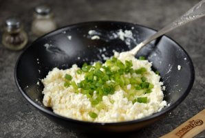 Брынза с маслом и зеленым луком Брынза с маслом и зеленым луком