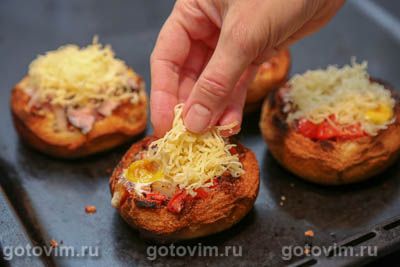 Булочки, фаршированные копченостями, помидорами и перепелиными яйцами Булочки, фаршированные копченостями, помидорами и перепелиными яйцами