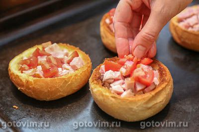 Булочки, фаршированные копченостями, помидорами и перепелиными яйцами Булочки, фаршированные копченостями, помидорами и перепелиными яйцами