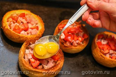 Булочки, фаршированные копченостями, помидорами и перепелиными яйцами Булочки, фаршированные копченостями, помидорами и перепелиными яйцами