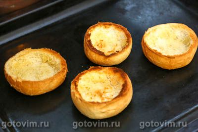 Булочки, фаршированные копченостями, помидорами и перепелиными яйцами Булочки, фаршированные копченостями, помидорами и перепелиными яйцами