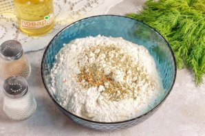 Домашний хлеб с ароматными травами