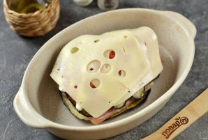 Форель с баклажанами в духовке Форель с баклажанами в духовке