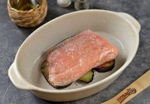 Форель с баклажанами в духовке Форель с баклажанами в духовке