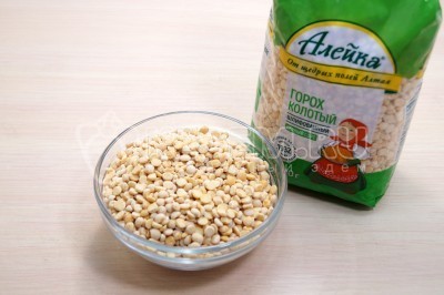 Гороховый суп с копчеными ребрышками Гороховый суп с копчеными ребрышками