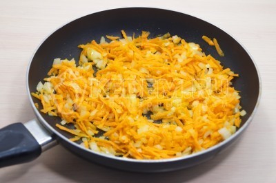 Гороховый суп с копчеными ребрышками Гороховый суп с копчеными ребрышками