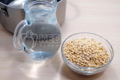 Гороховый суп с копчеными ребрышками Гороховый суп с копчеными ребрышками