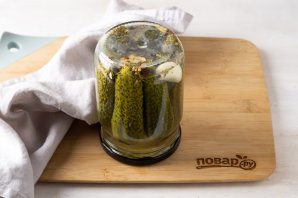 Хрустящие вареные маринованные огурцы