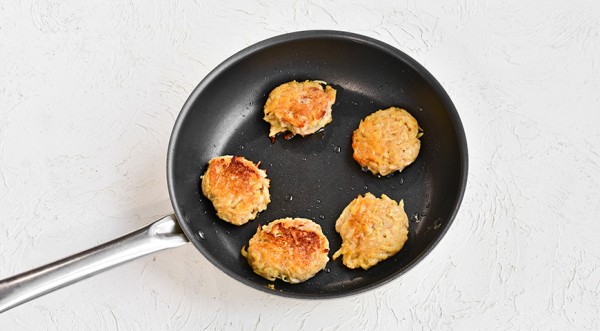 Яблочные драники, пошаговый рецепт с фото Яблочные драники, пошаговый рецепт с фото