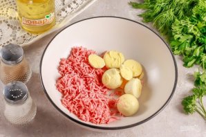 Яйца фаршированные вареной колбасой