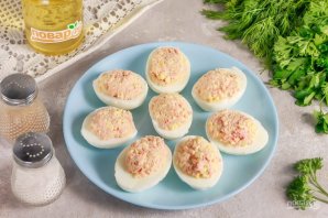 Яйца фаршированные вареной колбасой