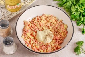 Яйца фаршированные вареной колбасой