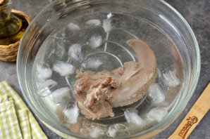 Язык отварной с хреном Язык отварной с хреном