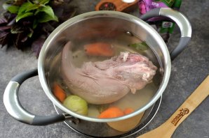 Язык отварной с хреном Язык отварной с хреном