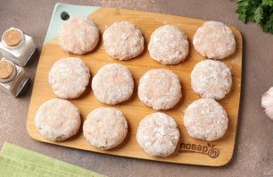 Котлеты из свинины в сметанно-томатном соусе